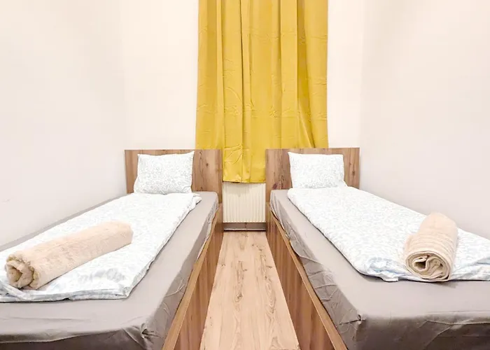 Spacious - 15 Min From Airport & Center, 5 Min From Main-bus Station Ez 1-9