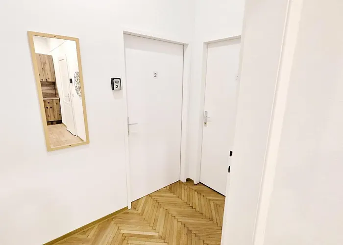 Hospedagem domiciliar Spacious - 15 Min From Airport & Center, 5 Min From Main-bus Station Ez 1-9 *