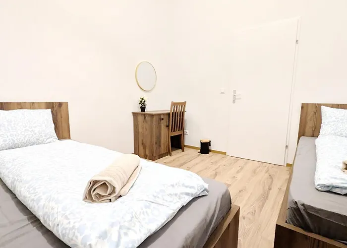 Hospedagem domiciliar Spacious - 15 Min From Airport & Center, 5 Min From Main-bus Station Ez 1-9