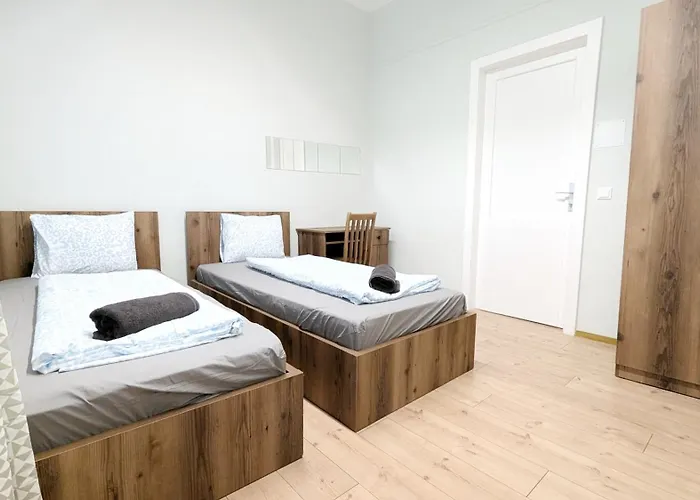 Spacious - 15 Min From Airport & Center, 5 Min From Main-bus Station Ez 1-9