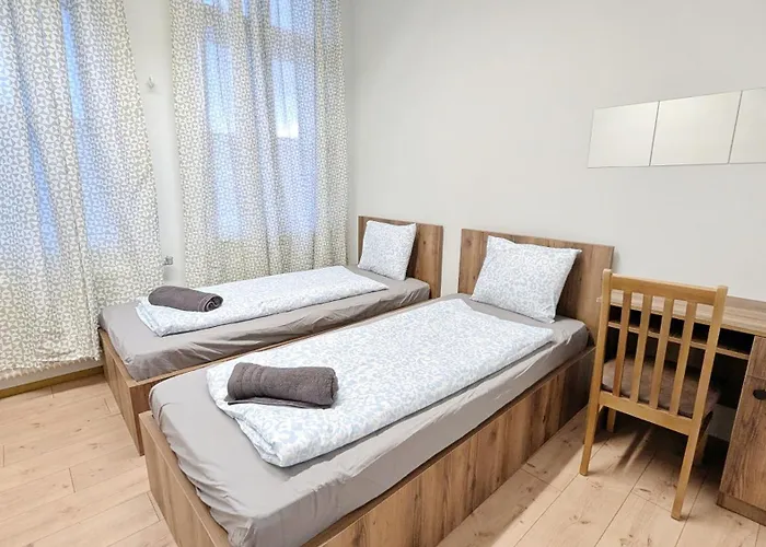 Hospedagem domiciliar Spacious - 15 Min From Airport & Center, 5 Min From Main-bus Station Ez 1-9