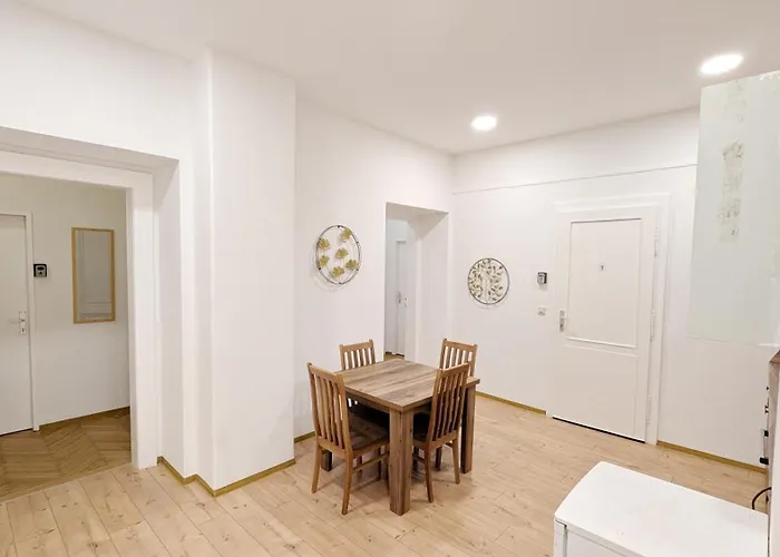 Spacious - 15 Min From Airport & Center, 5 Min From Main-bus Station Ez 1-9 Hospedagem domiciliar