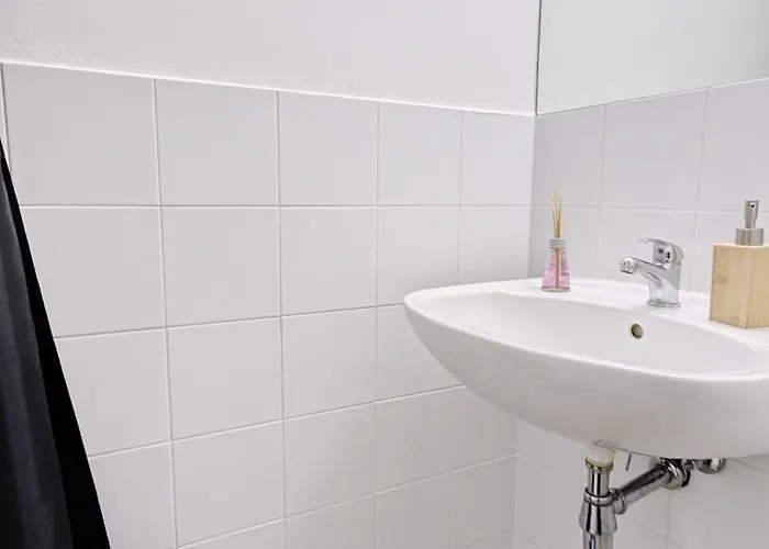 Hospedagem domiciliar Spacious - 15 Min From Airport & Center, 5 Min From Main-bus Station Ez 1-9