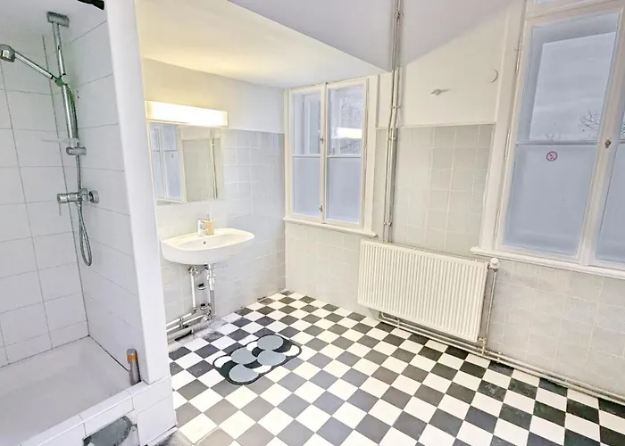 Hospedagem domiciliar Spacious - 15 Min From Airport & Center, 5 Min From Main-bus Station Ez 1-9