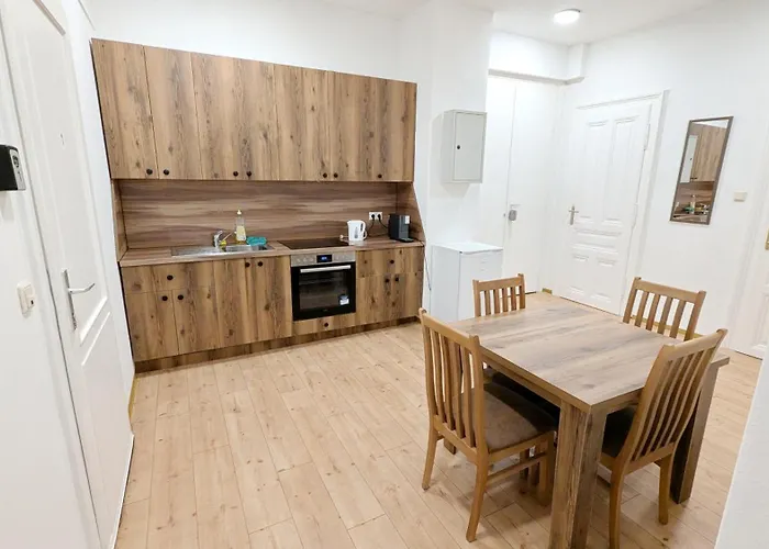 Spacious - 15 Min From Airport & Center, 5 Min From Main-bus Station Ez 1-9